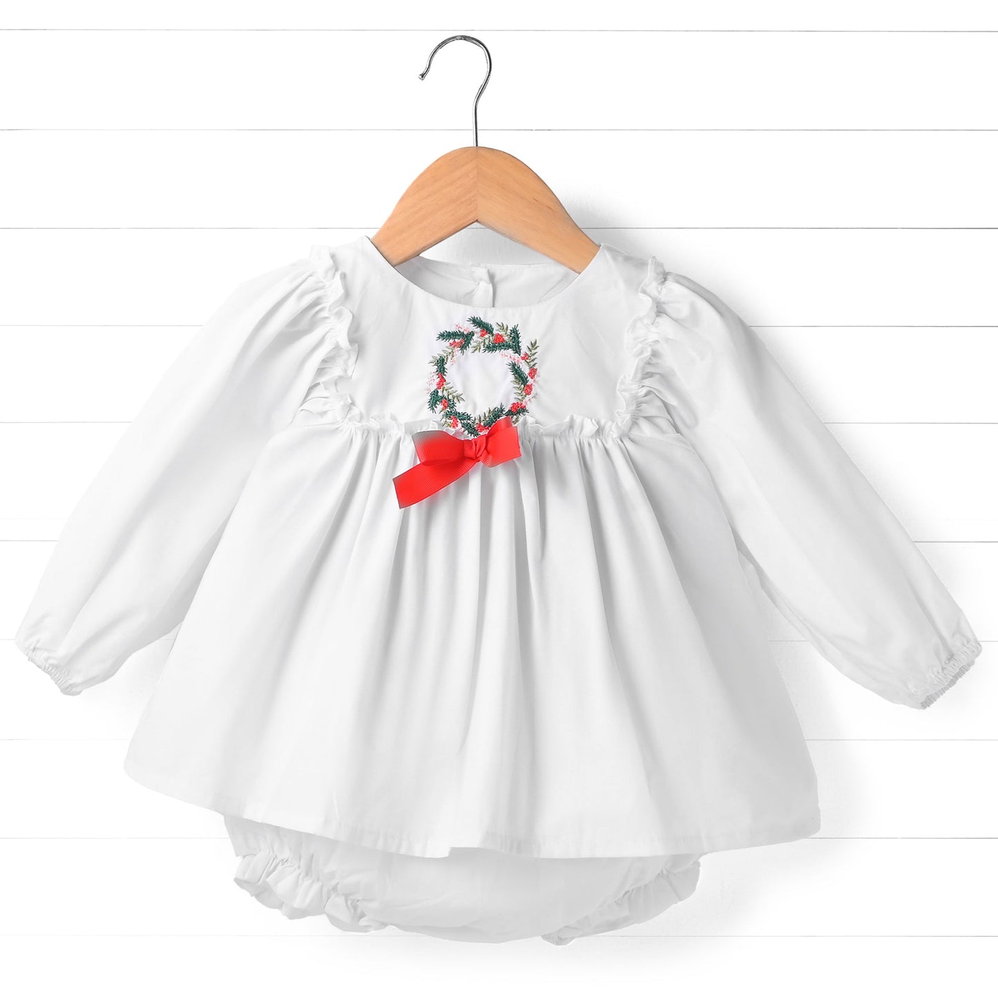 Pine Berry Wreath Diaper Set, White