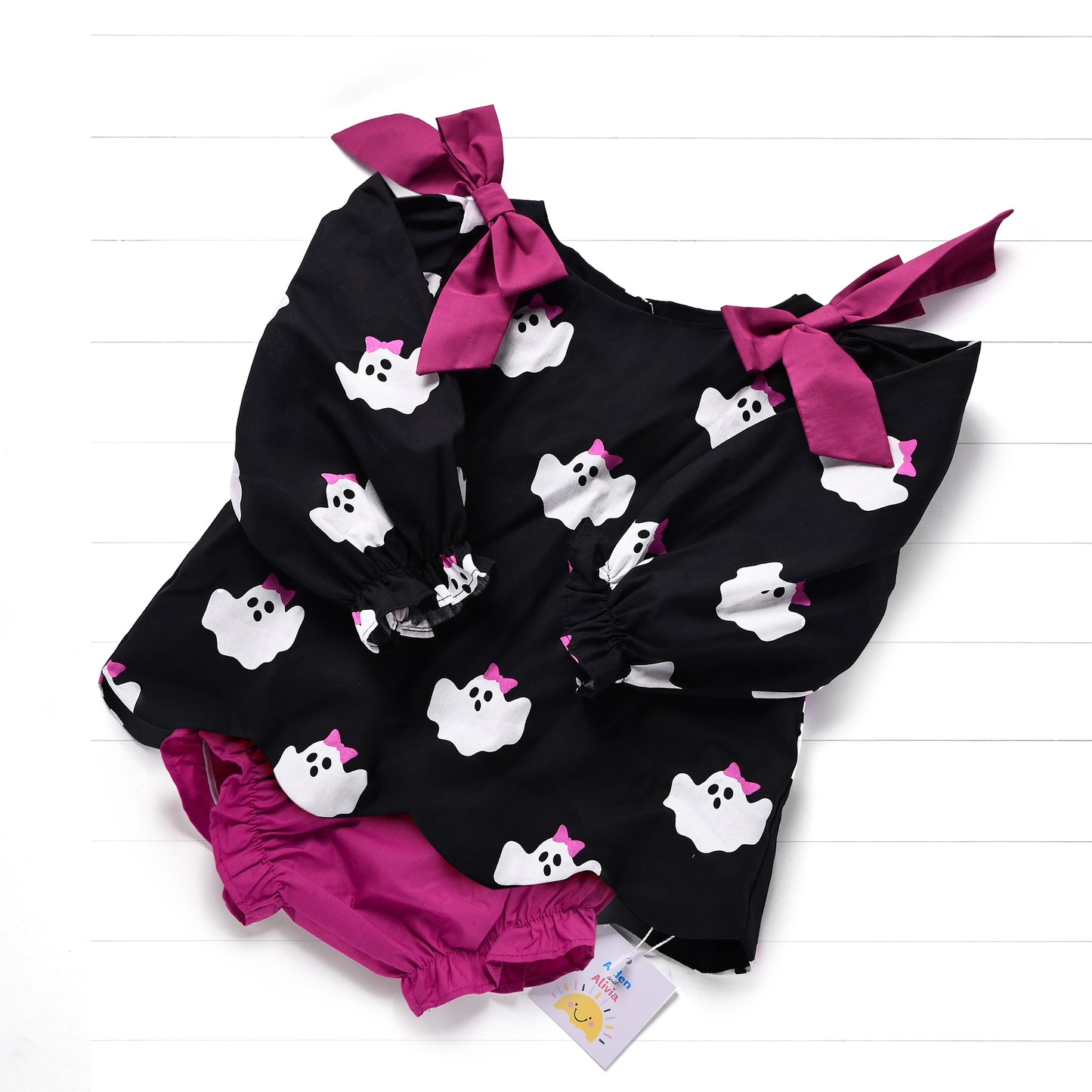 Ghost Pink Bow Diaper Set, Black